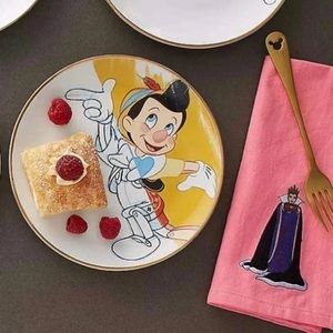 Disney fine Ceramic Pinocchio Dessert Plate